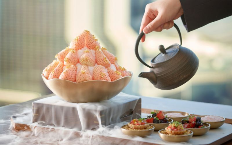 White Strawberry Bingsu